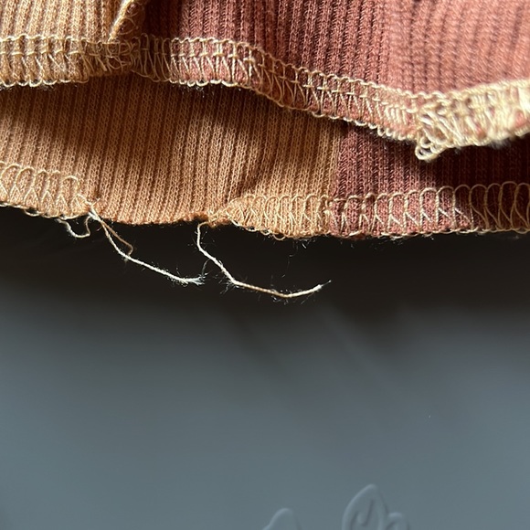 Forever 21 Long Sleeve V-Neck Low Shades of Brown Top Size S - Picture 4 of 9